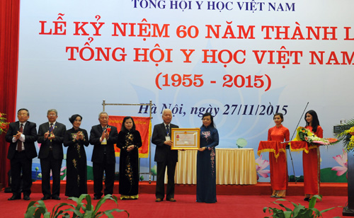 Tổng hội Y học Việt Nam đón nhận Huân chương Lao động hạng Nhất
