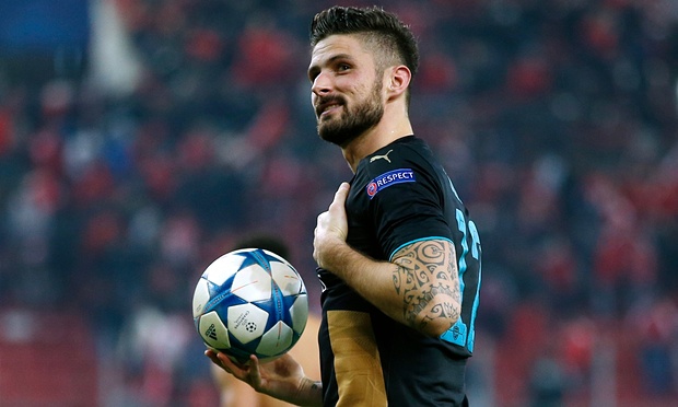 Chơi xuất thần, Arsenal đi tiếp tại Champions League