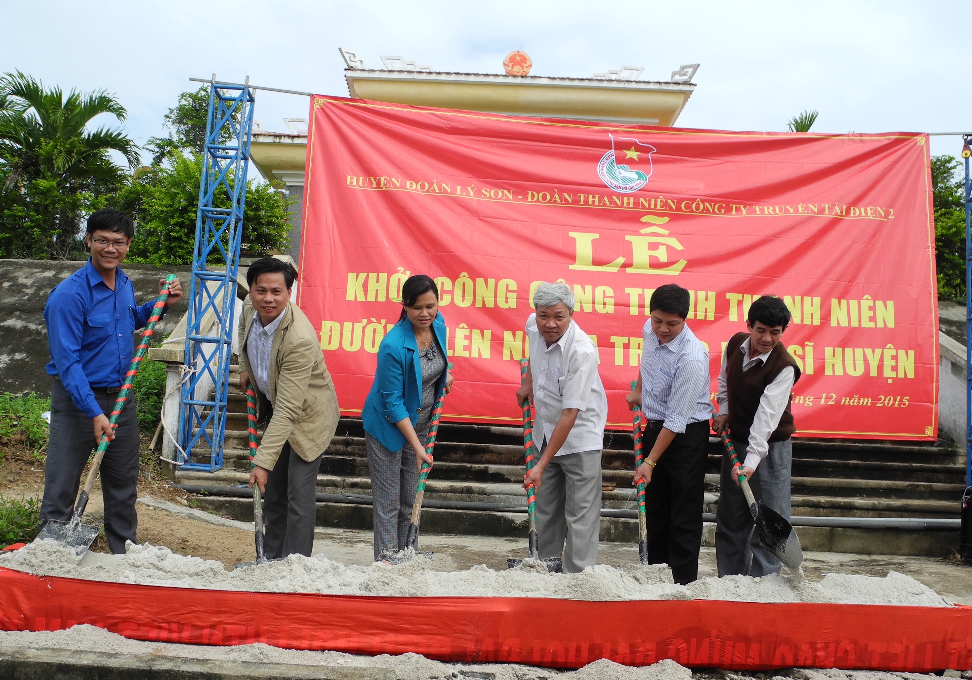 Khởi công công trình thanh niên Đường lên Nghĩa trang Liệt sĩ huyện Lý Sơn