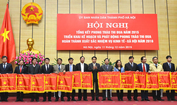 Ra sức thi đua, góp phần thực hiện thắng lợi các nhiệm vụ kinh tế - xã hội Thủ đô năm 2016