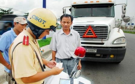 Kiên quyết xử lý xe chở quá tải trọng