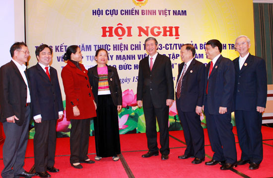 Cựu chiến binh Việt Nam học tập và làm theo tấm gương đạo đức Hồ Chí Minh