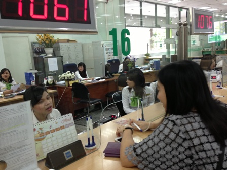 Giá đô la Mỹ tăng sát trần quy định