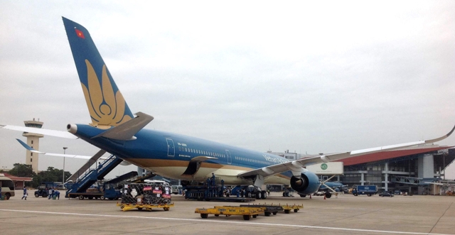 Vietnam Airlines vận chuyển miễn phí quà tặng cho Bệnh viện Tim Hà Nội