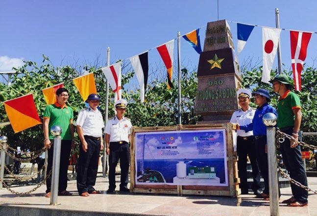 Triển khai lắp đặt máy lọc nước tặng cán bộ, chiến sỹ và nhân dân huyện đảo Trường Sa