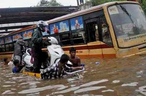 Tình hình mưa lũ nghiêm trọng ở Ấn Độ Thành phố Chennai biến thành ốc đảo