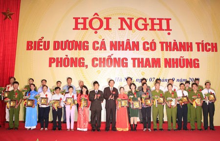 Tăng cường sự lãnh đạo của Đảng đối với công tác phát hiện, xử lý vụ việc, vụ án tham nhũng