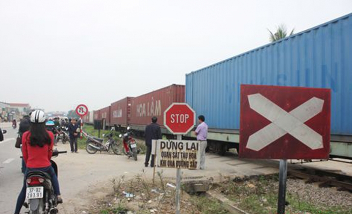 Nghệ An Tàu chở hàng đâm xe máy, một người tử vong