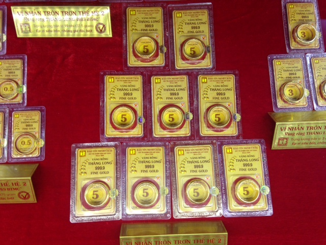 Giá vàng trong nước tuột mất mốc 33 triệu đồng lượng