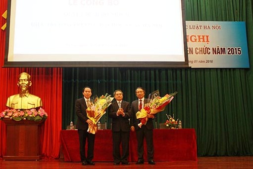 Trao quyết định bổ nhiệm Hiệu trưởng Trường Đại học Luật Hà Nội