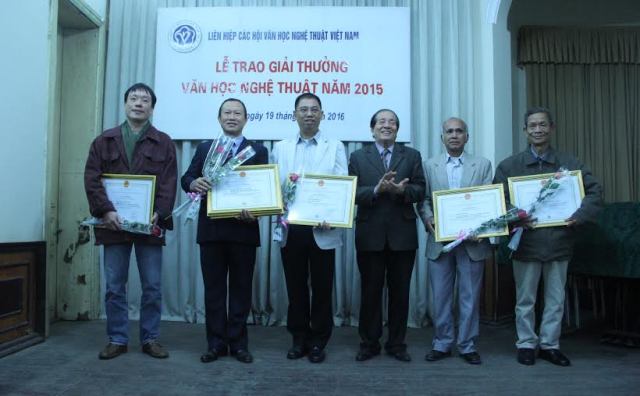 Trao Giải thưởng Văn học Nghệ thuật năm 2015