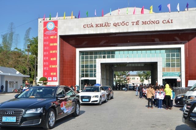 Thí điểm hoạt động xe ô tô du lịch tự lái qua cửa khẩu quốc tế Móng Cái