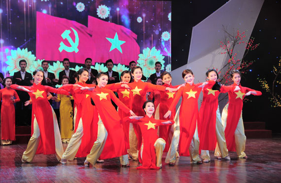 Dạ hội chào mừng thành công Đại hội đại biểu toàn quốc lần thứ XII của Đảng