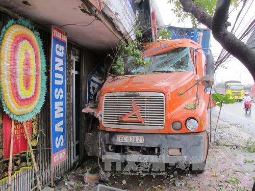 Ninh Bình Xe container lao vào nhà dân khiến một người thiệt mạng