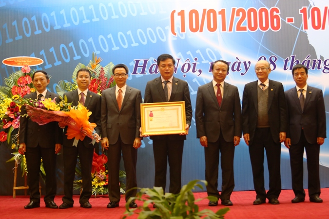 Cổng Thông tin điện tử Chính phủ đón nhận Huân chương Lao động hạng Nhì