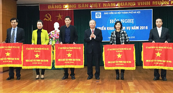 Hà Nội chi trả kịp thời chế độ bảo hiểm xã hội cho các đối tượng thụ hưởng
