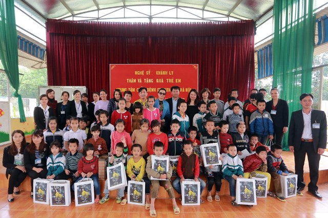 Đêm nhạc “Cúi xuống thật gần” chia sẻ với những mảnh đời bất hạnh