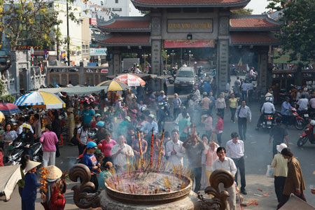 Đi lễ đầu năm cốt ở lòng thành