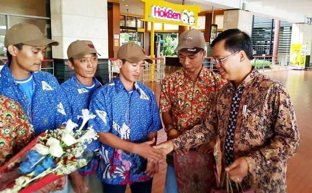 Indonesia trao trả 10 ngư dân Việt Nam về nước