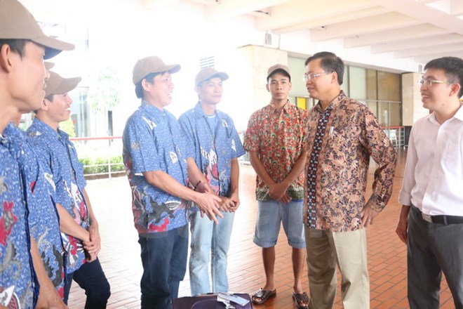 Indonesia trao trả 10 ngư dân Việt Nam