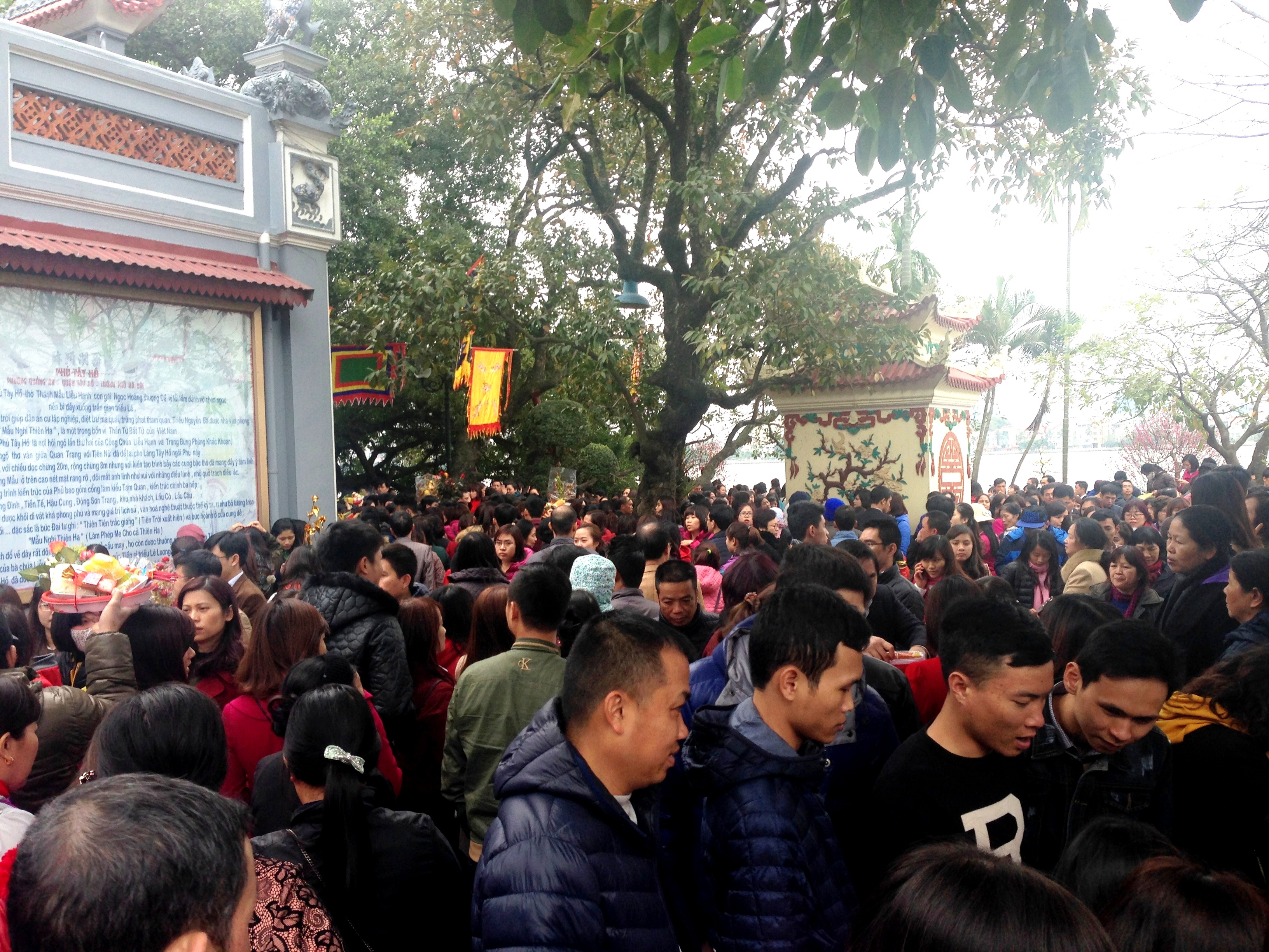 Hà Nội Cần khắc phục tình trạng tăng giá vé dịch vụ gửi xe trong dịp Tết