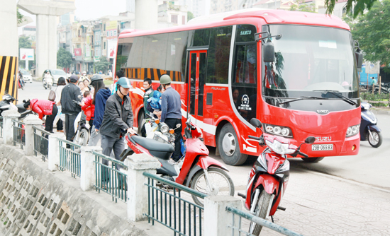 Thủ tướng yêu cầu tiếp tục chấn chỉnh tình trạng xe dù, bến cóc