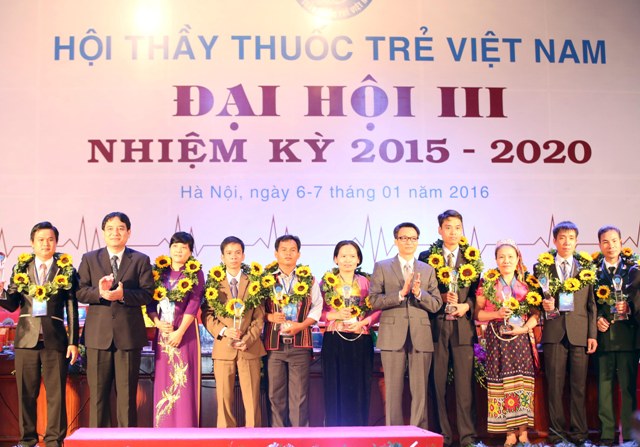 Những thầy thuốc “cắm bản” phục vụ nhân dân