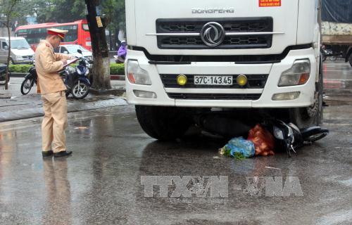 Nghệ An Ô tô tải đâm trực diện, một người tử vong