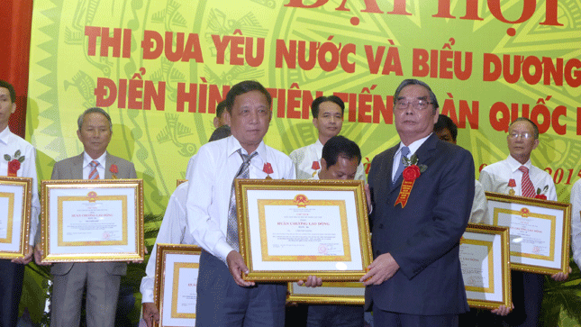 Lão nông dân vượt khó làm giàu
