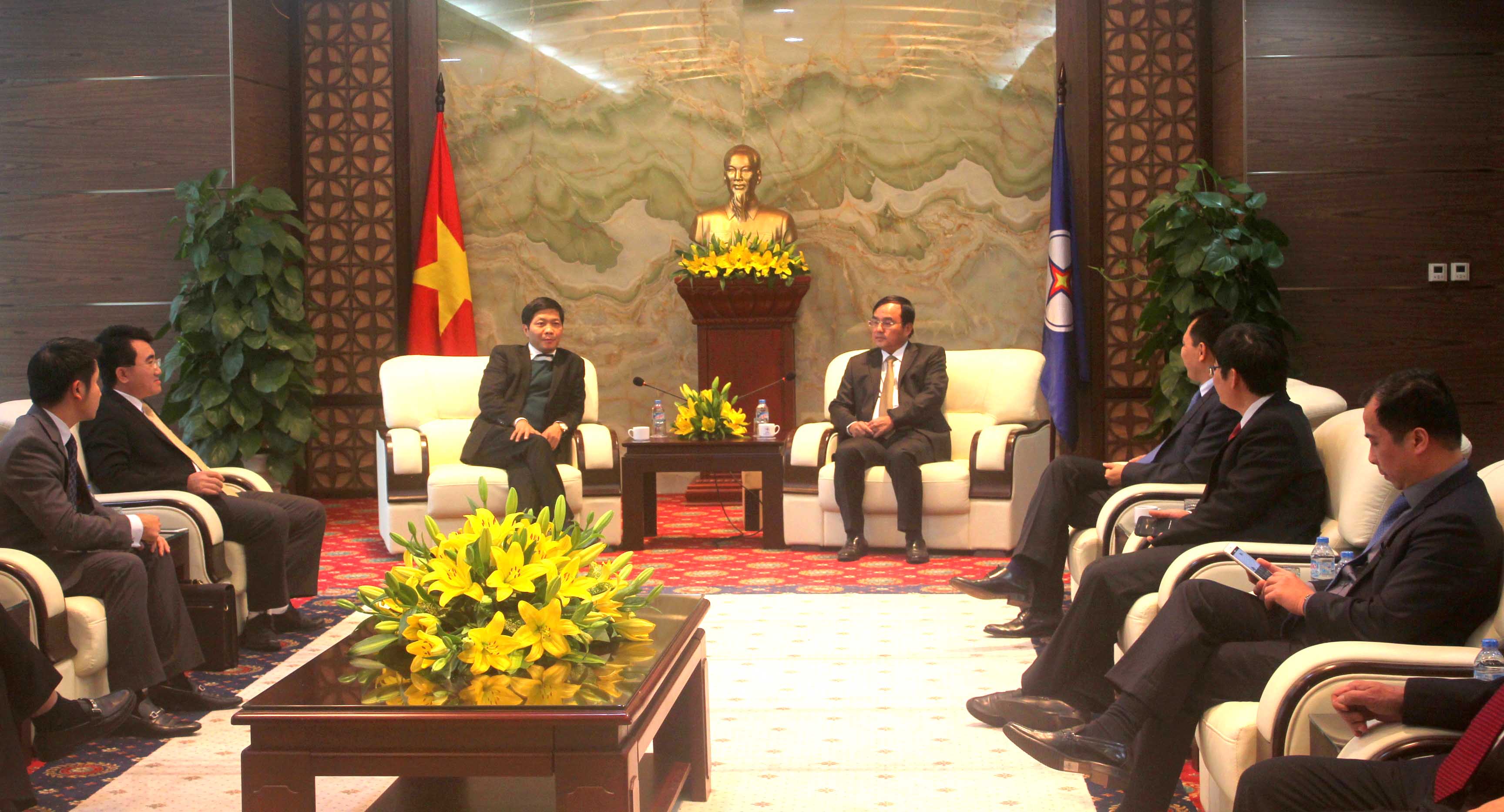 Thứ trưởng Bộ Công Thương Trần Tuấn Anh thăm và chúc mừng năm mới Tập đoàn Điện lực Việt Nam