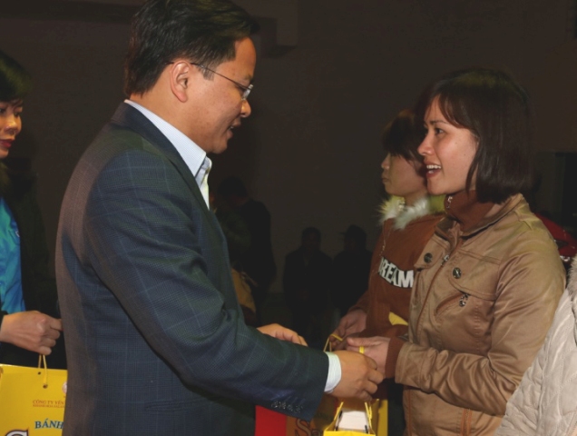 Tuyên truyền Nghị quyết Đại hội XII của Đảng trong thanh niên công nhân