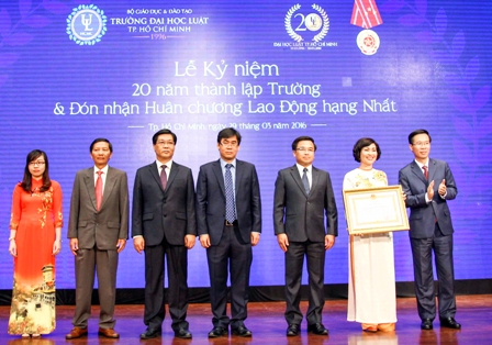 Đại học Luật TP Hồ Chí Minh đón nhận Huân chương Lao động hạng Nhất