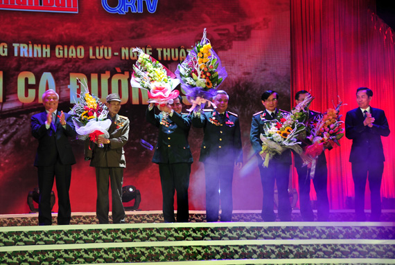 Cầu truyền hình “Bài ca đường 9” - Cuộc hội ngộ lưu đầy cảm xúc