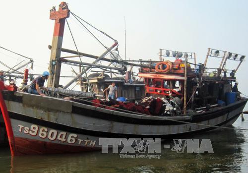 Thừa Thiên - Huế Tàu cá bất ngờ phát nổ, 8 ngư dân nhập viện