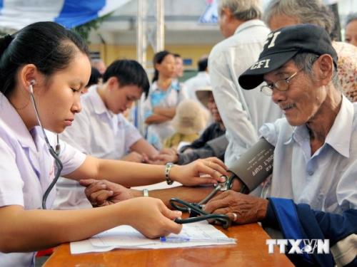 Lai Châu Tạo điều kiện cho người dân tham gia Bảo hiểm y tế hộ gia đình
