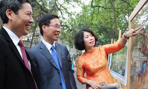 Triển lãm “Nhân dân - Tranh trên báo cũ”