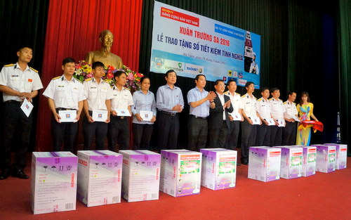 Ấm áp nghĩa tình “Xuân Trường Sa” với cán bộ, chiến sĩ Vùng 3 Hải quân