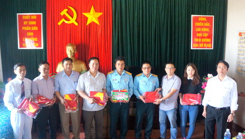Chương trình “Xuân Trường Sa” 2016 đến với cán bộ, chiến sỹ Trạm ra đa trên đỉnh Sơn Trà