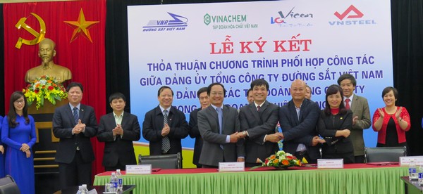 Ưu tiên vận chuyển xi măng, thép, hóa chất qua đường sắt