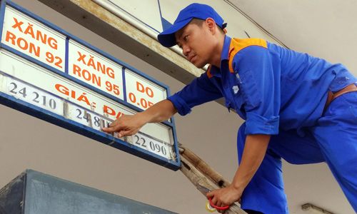 Quản lí giá xăng dầu Trách nhiệm thuộc về ai