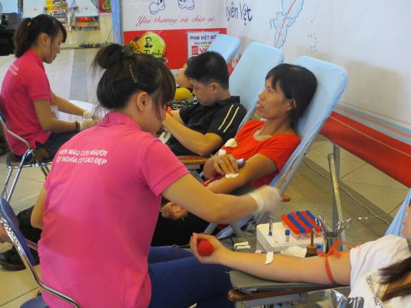 Đề xuất người tình nguyện hiến máu được nghỉ 2 buổi làm việc vẫn hưởng đủ lương