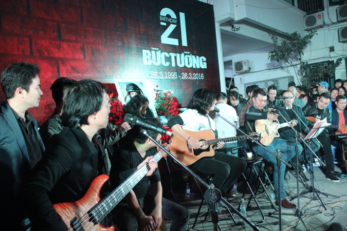 Xúc động kỷ niệm 21 năm thành lập của ban nhạc Bức Tường