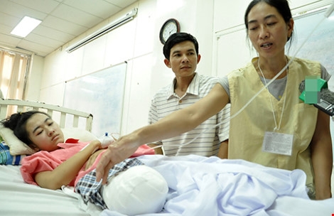 Qua vụ thiếu nữ bị cưa chân ở Đắk Lắk Cần một tấm bằng về “Y đức”