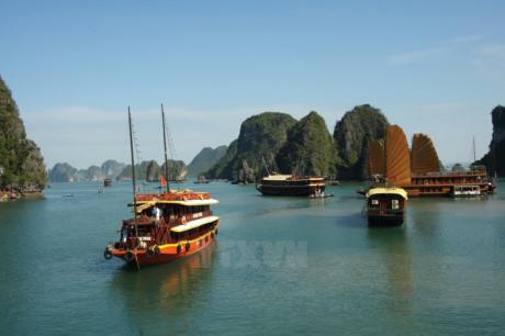 Quảng Ninh Tiến tới chấm dứt hoạt động lưu trú khách trên vịnh Hạ Long