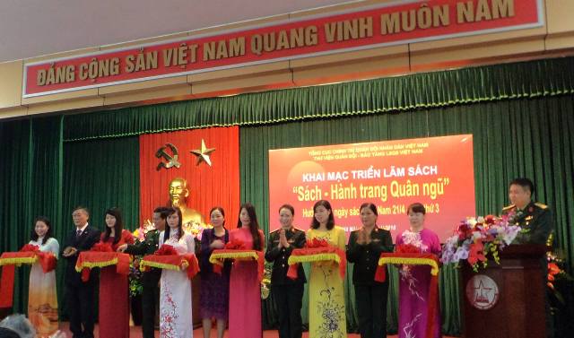 Triển lãm “Sách - Hành trang quân ngũ”