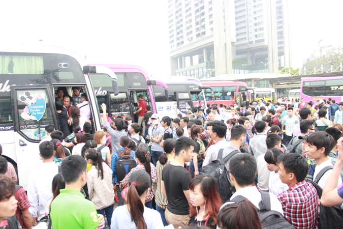 Hà Nội Nghỉ lễ, các bến xe ùn tắc nghiêm trọng