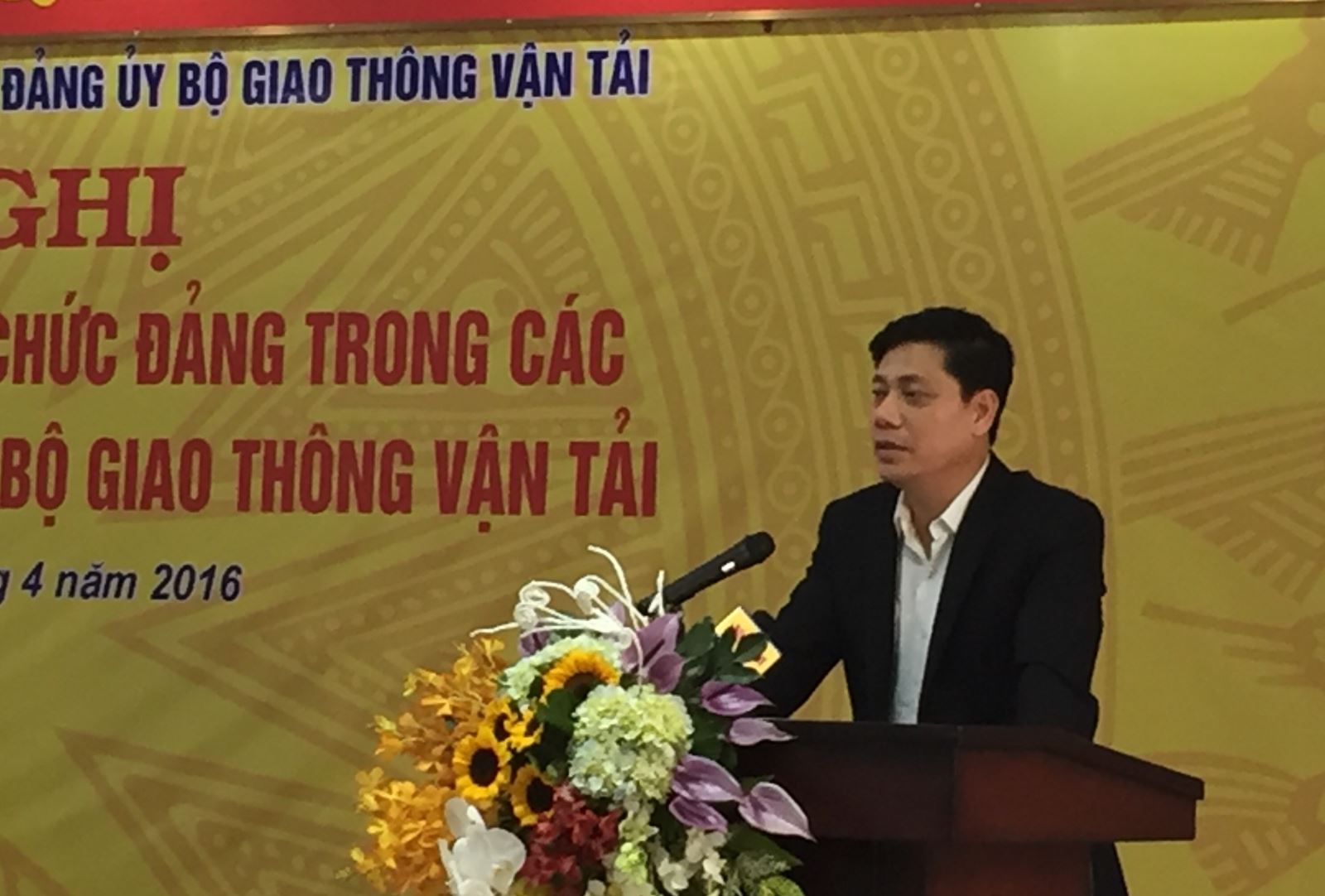 Nâng cao hiệu quả hoạt động của tổ chức đảng trong các doanh nghiệp cổ phần thuộc Bộ Giao thông vận tải