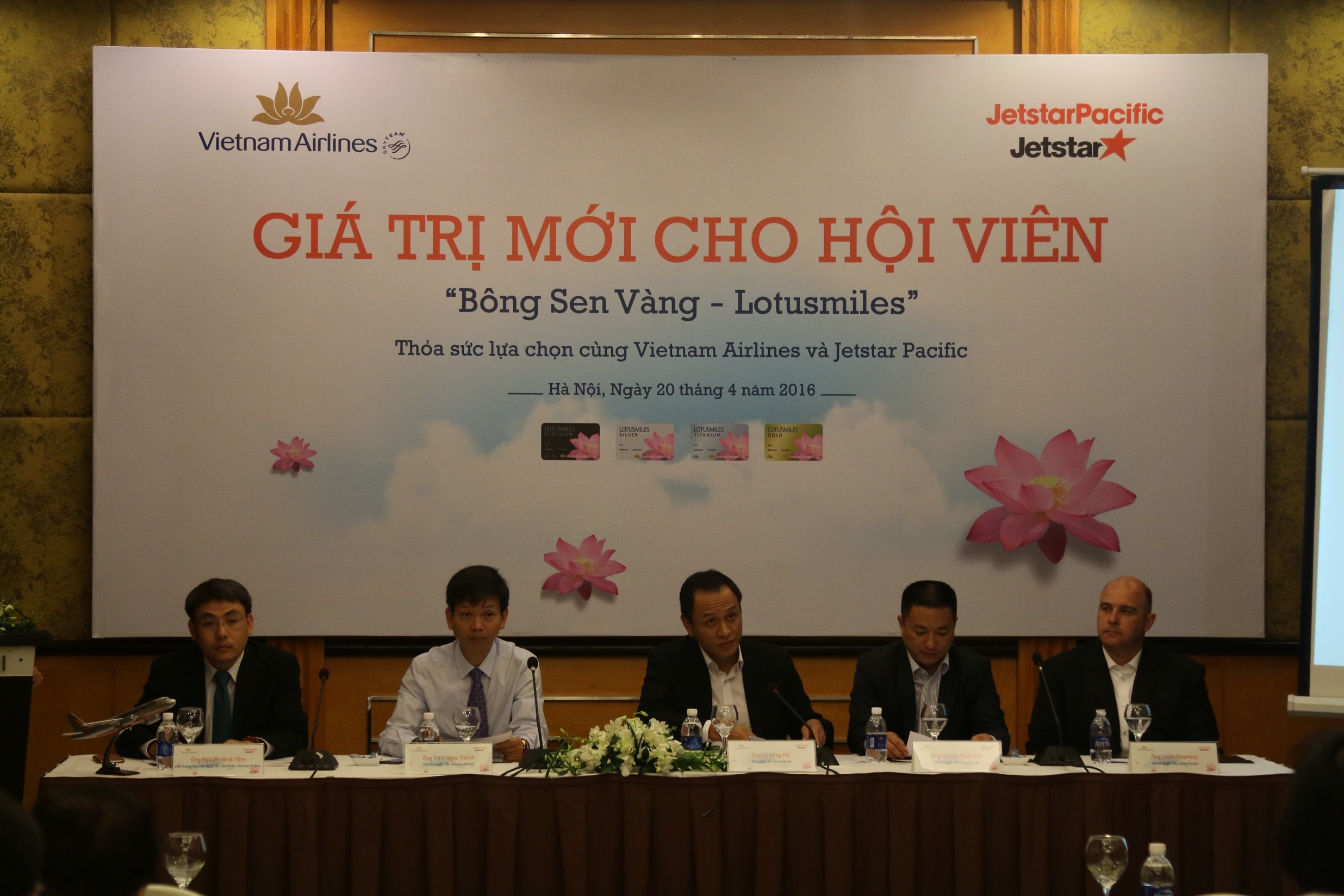 Vietnam Airlines và Jetstar Pacific hợp tác chương trình Bông Sen Vàng