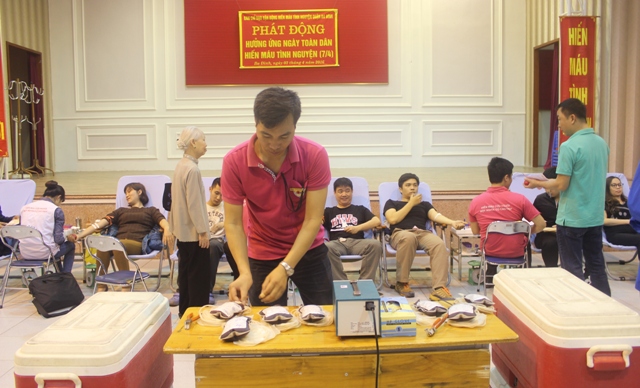 “Sẻ giọt máu đào, trao niềm hy vọng”