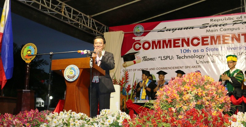 Đại sứ Việt Nam tại Philippines dự Lễ tốt nghiệp tại Đại học Bách khoa Laguna